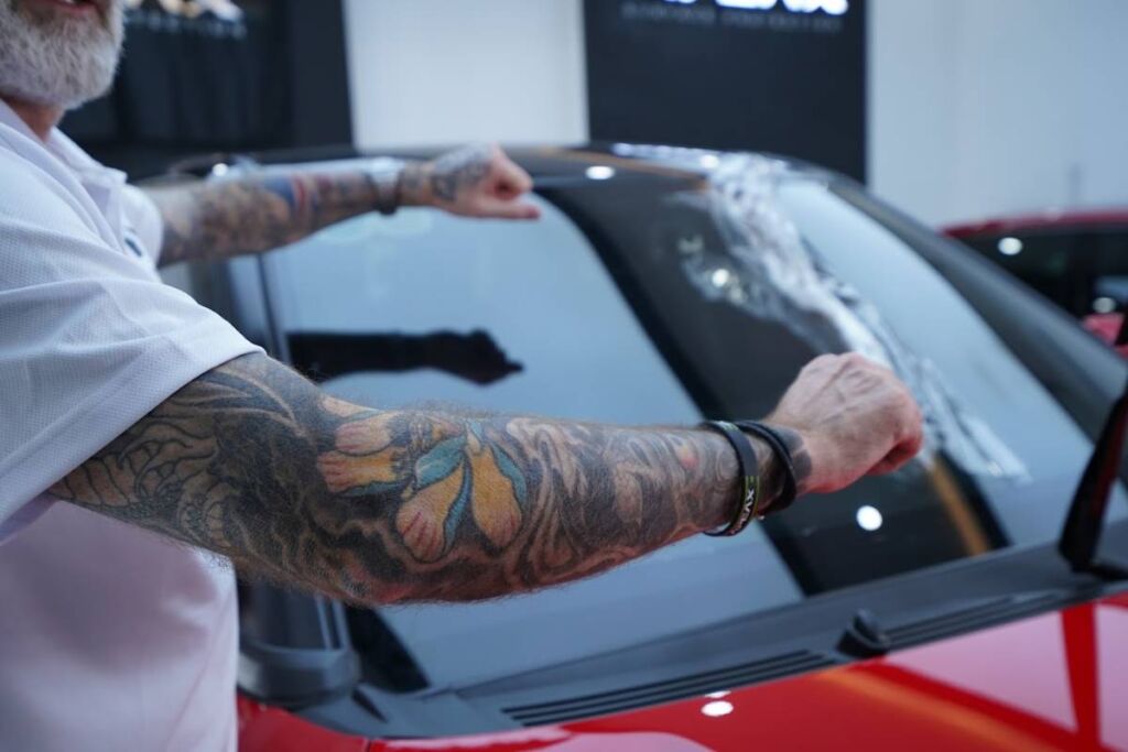 discover the benefits of apeax xtreme optishield premium windshield protection film (2)
